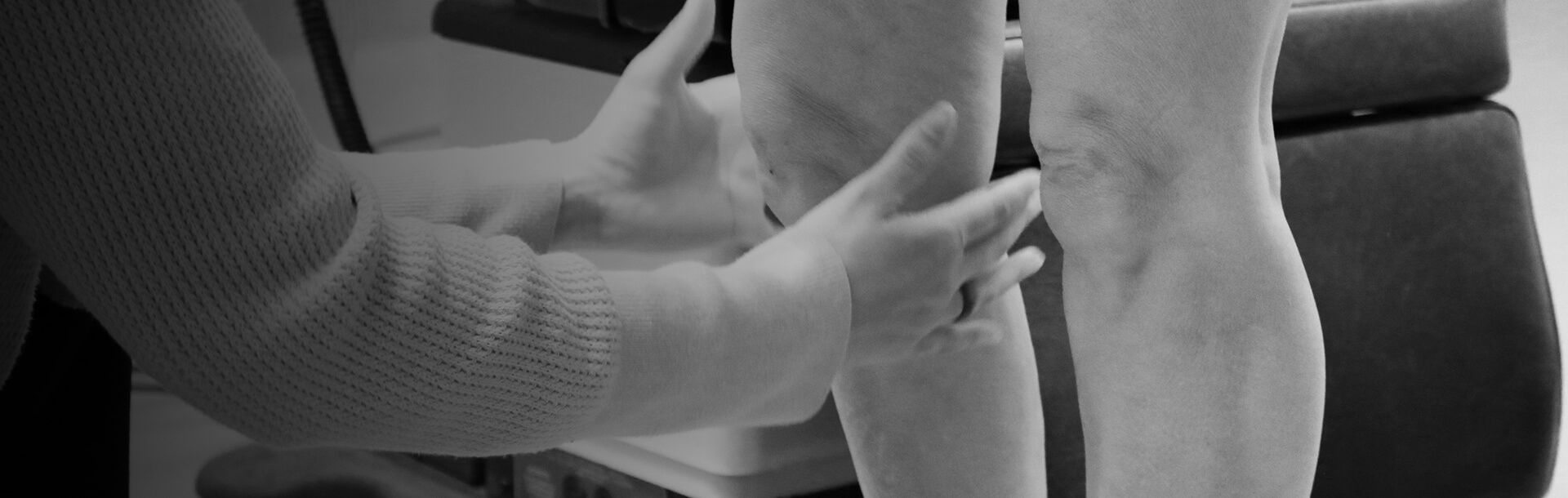 iovera treatment: helping patient test knee